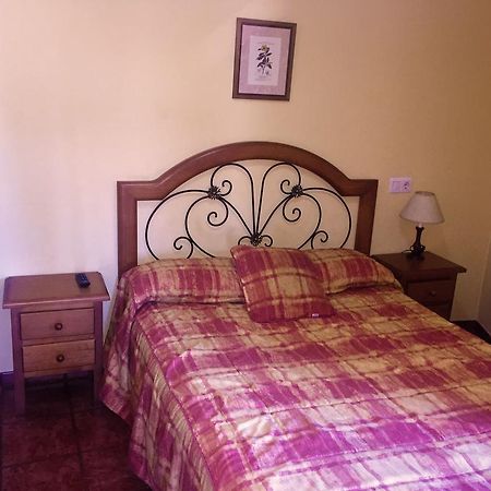 Отель Hostal Bar Stop Velilla del Rio Carrion Экстерьер фото