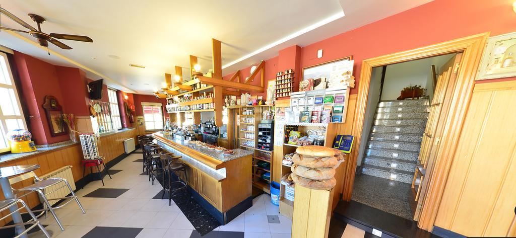 Отель Hostal Bar Stop Velilla del Rio Carrion Экстерьер фото