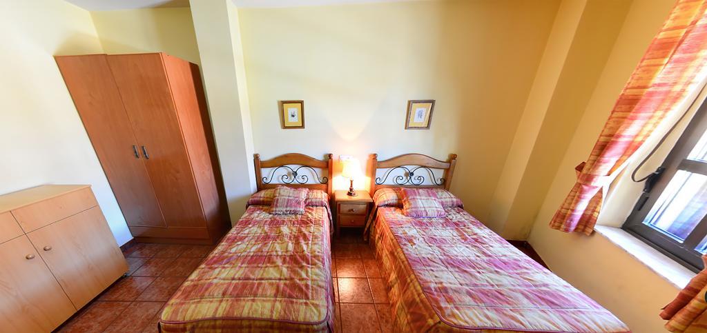 Отель Hostal Bar Stop Velilla del Rio Carrion Экстерьер фото