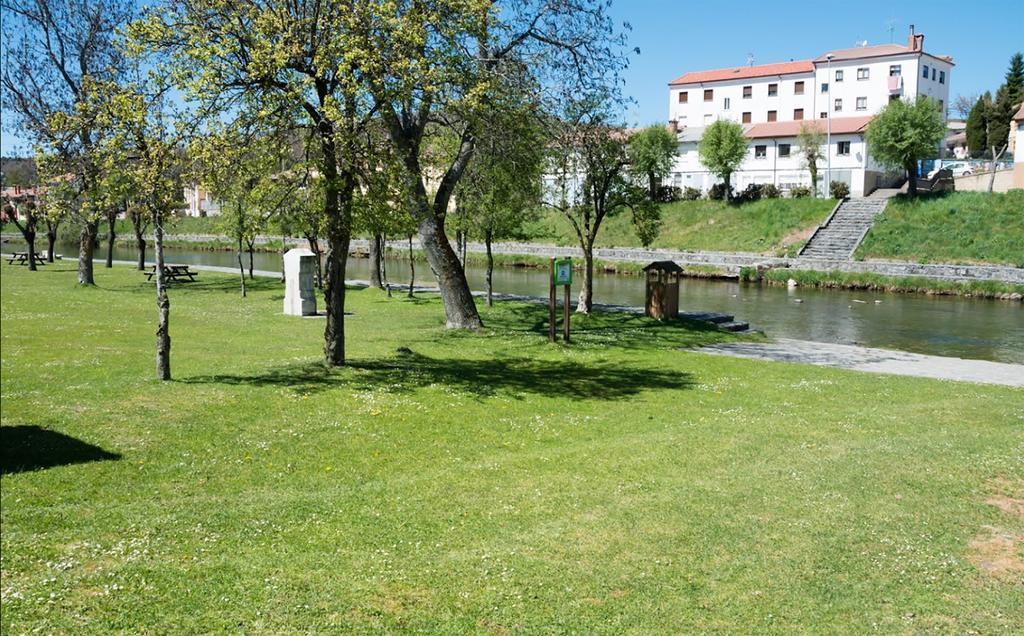 Отель Hostal Bar Stop Velilla del Rio Carrion Экстерьер фото