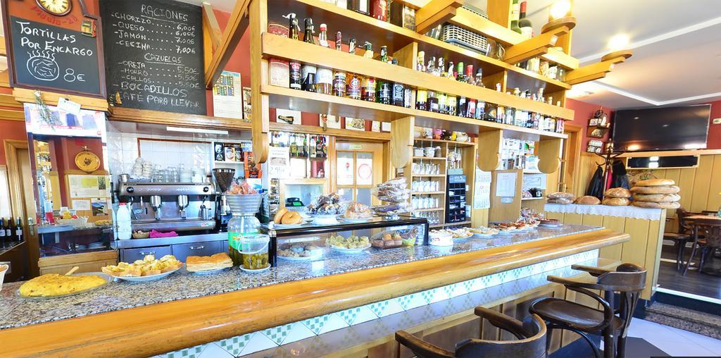 Отель Hostal Bar Stop Velilla del Rio Carrion Экстерьер фото