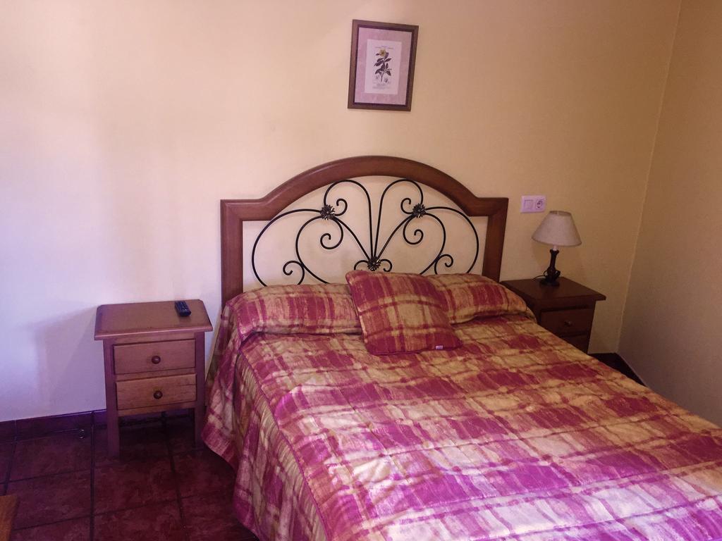 Отель Hostal Bar Stop Velilla del Rio Carrion Экстерьер фото